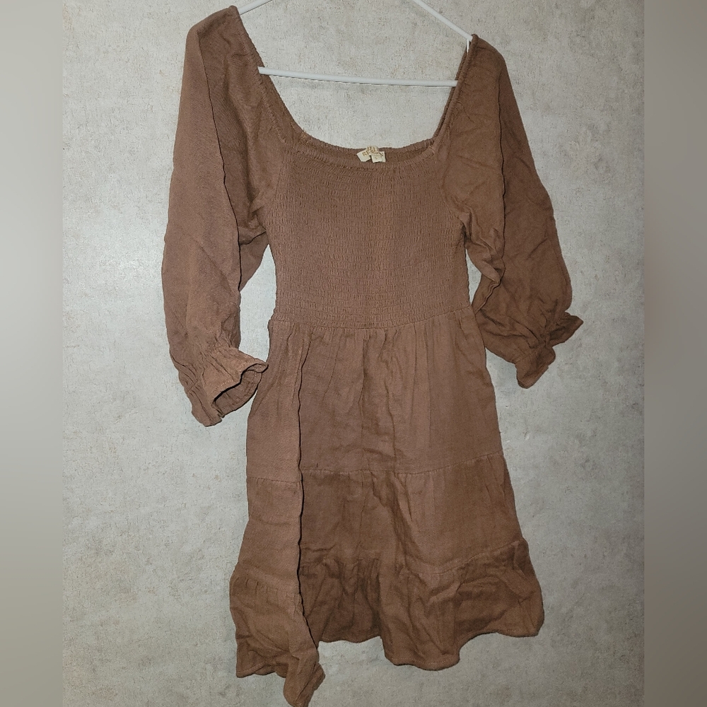 Elegant Brown Smocked Dress - Picture 2 of 4